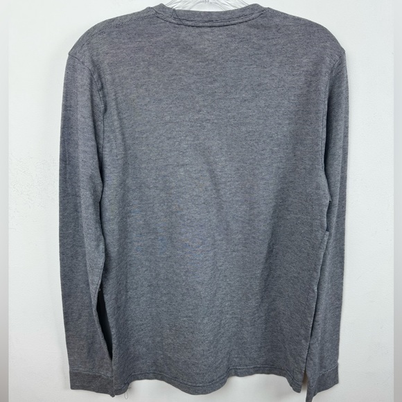 Hollister Long Sleeve - Picture 2 of 4